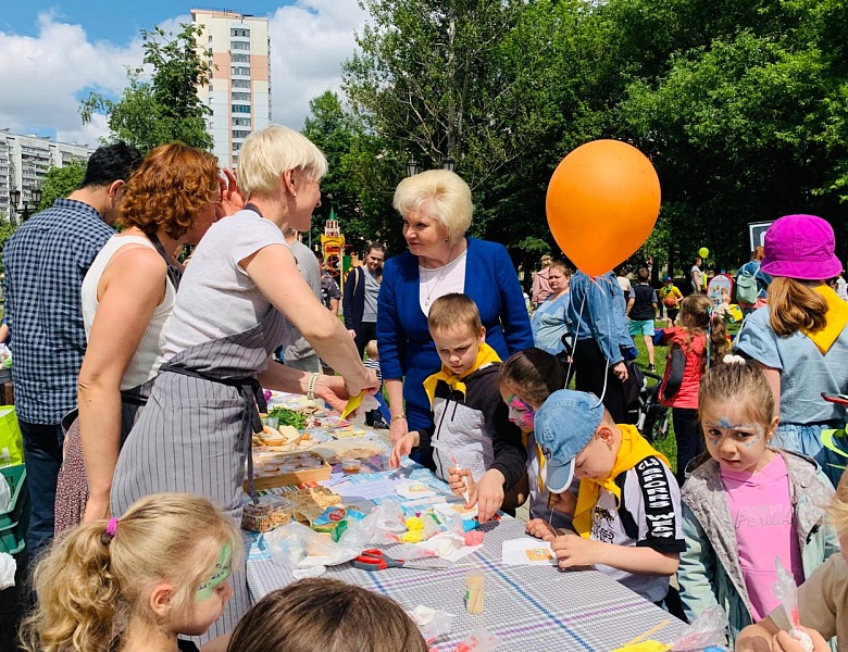 Детский праздник в народном парке на улице Новаторов