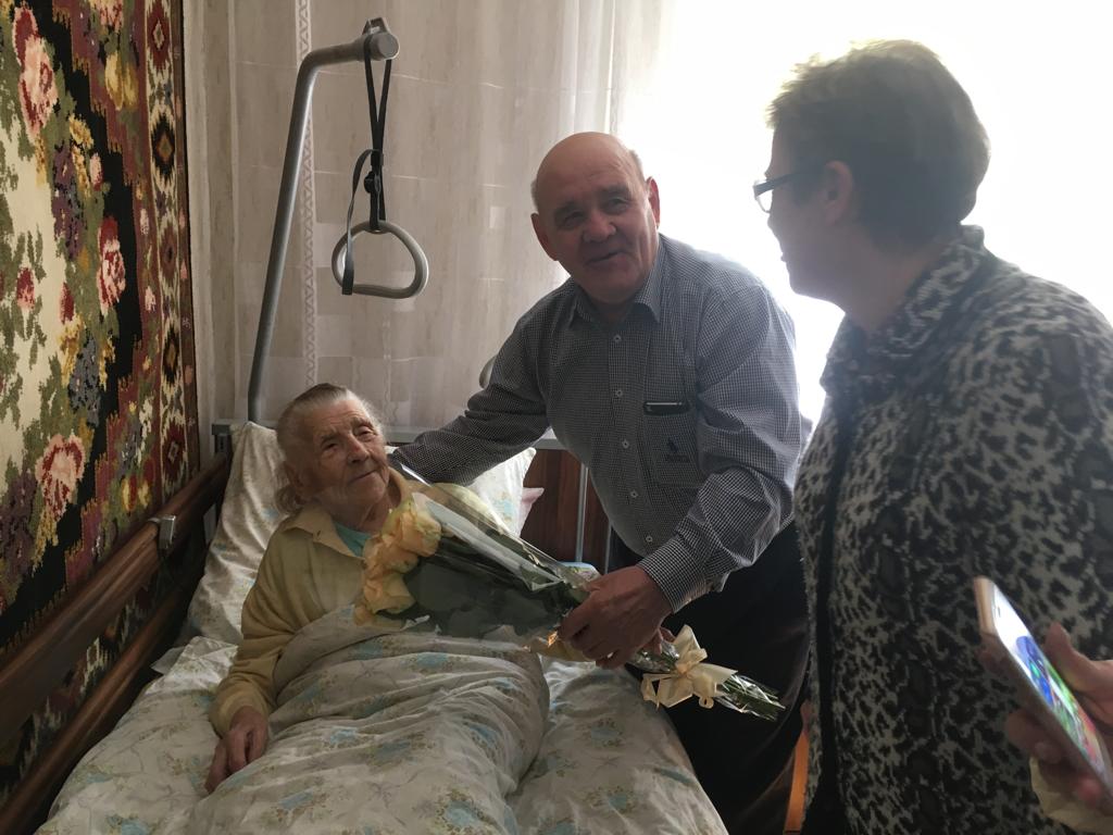 Поздравление жительницы Котловки со 100-летием