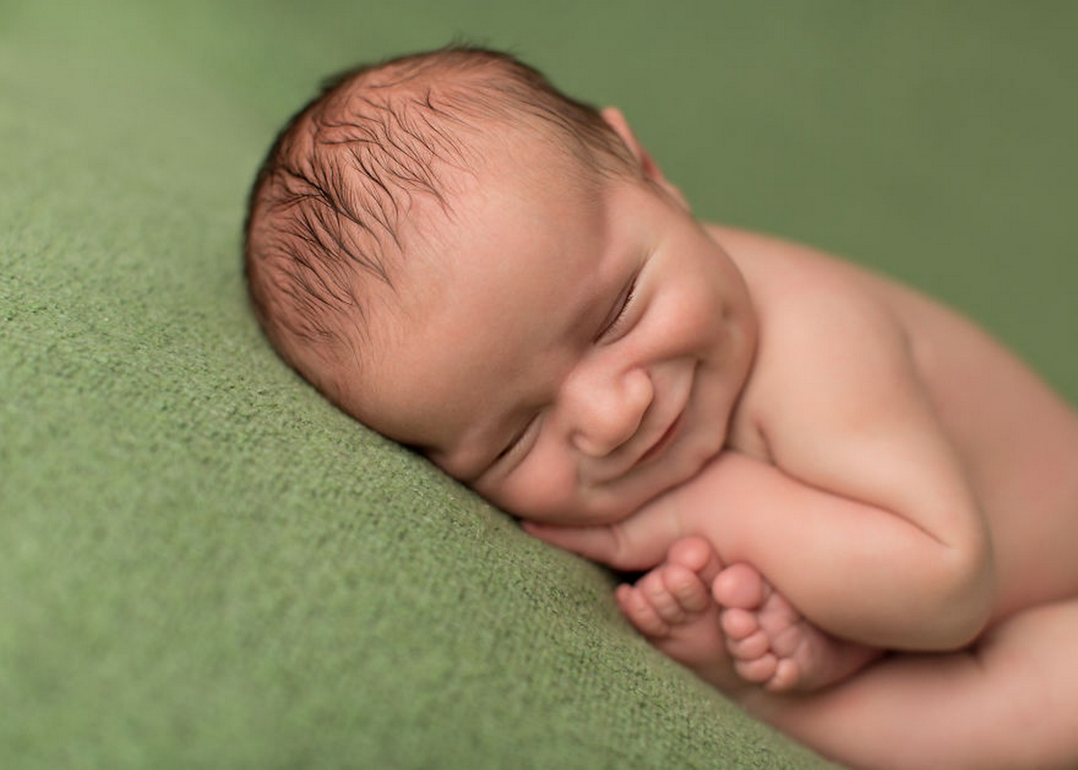 Первая улыбка ребенка. Новорожденный ребенок. Неворожденный ребёнок. Зебренок новорожденный. Новорожденный малыш.