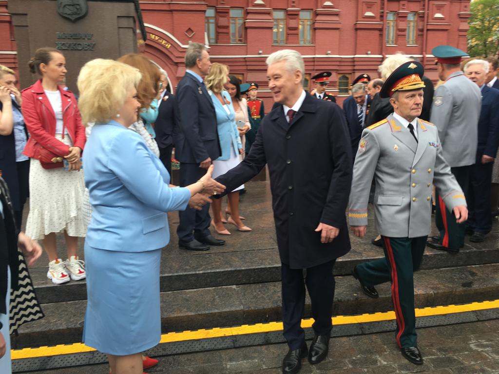 Вместе с Мэром Москвы и депутатами МГД возложили цветы 