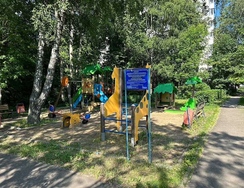 Жители дома №13 по улице Цюрупы в Черемушках могут остаться без детской площадки!